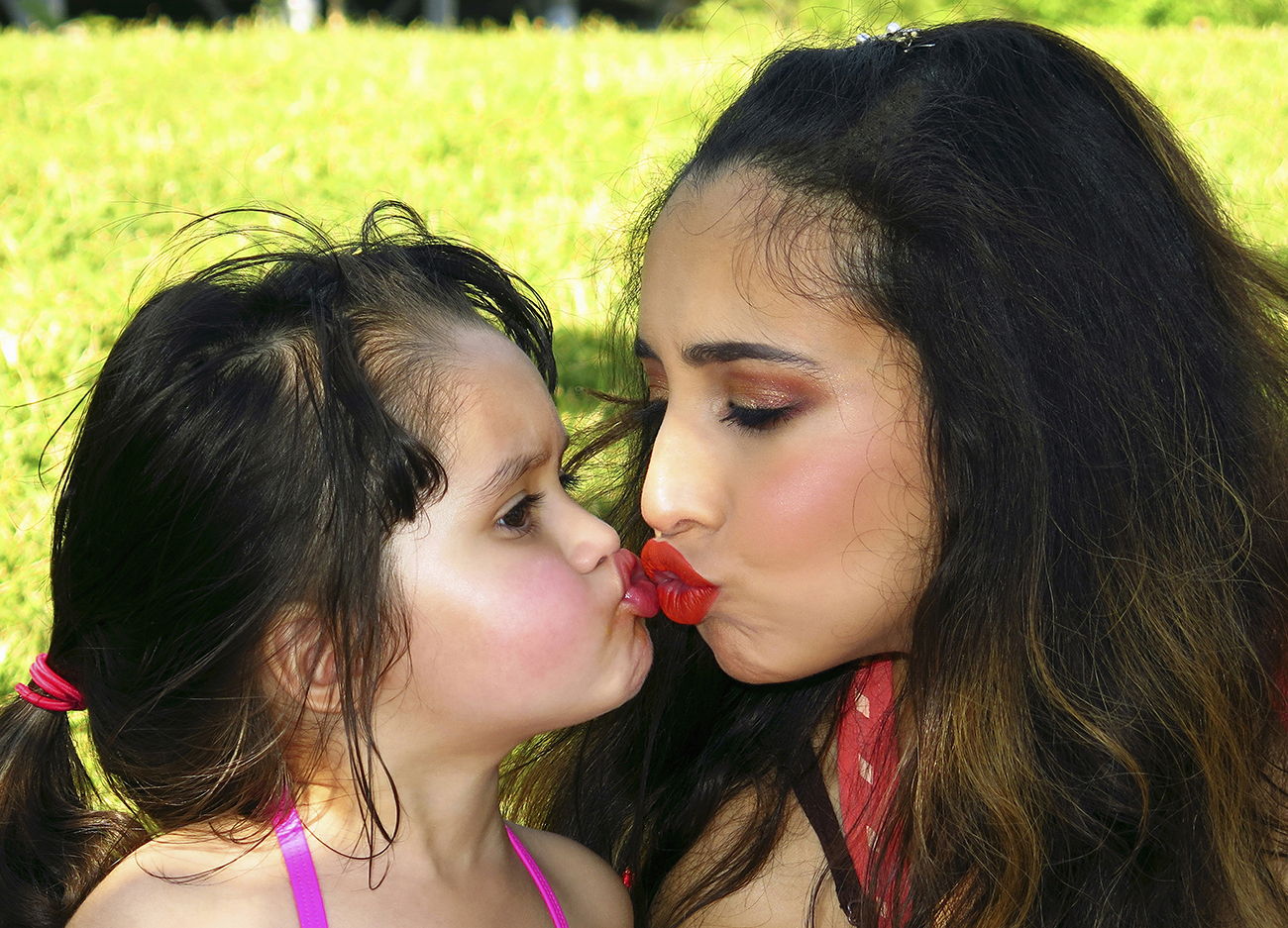 Find Out Why Doctors Says Kissing Your Child’s Lips Could Ha